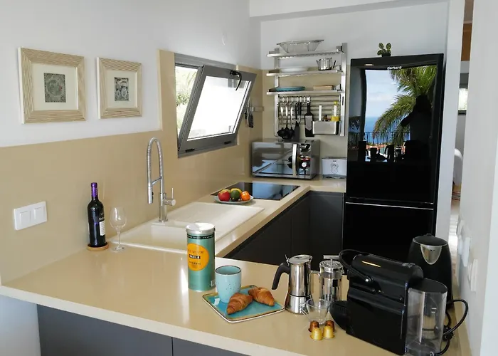 Feel Good Ferienapartment Mit Meerblick Und Pool Lägenhet